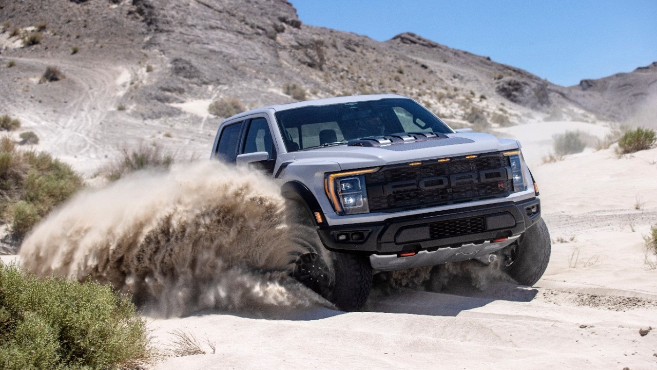 Con 700 caballos de fuerza llega el Ford Raptor del desierto, un todoterreno de alto rendimiento más rápido, más potente y más extremo