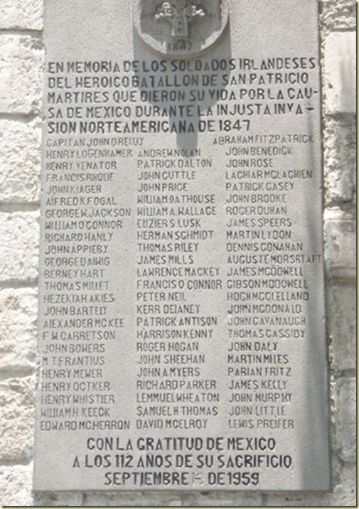 n la placa de la plaza de San Jacinto en la ciudad de México, se honra a los valientes soldados que dieron su vida por una patria que adoptaron.