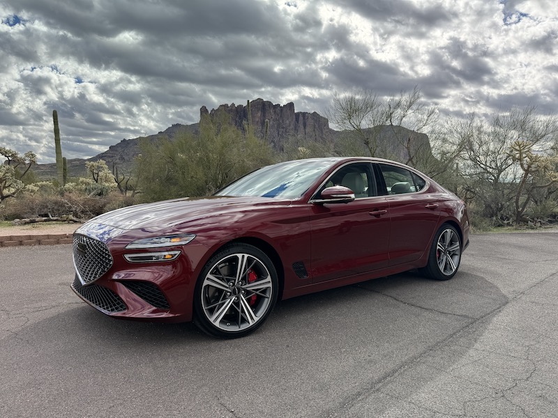 Genesis presentó la generación 2025 de su sedan compacto