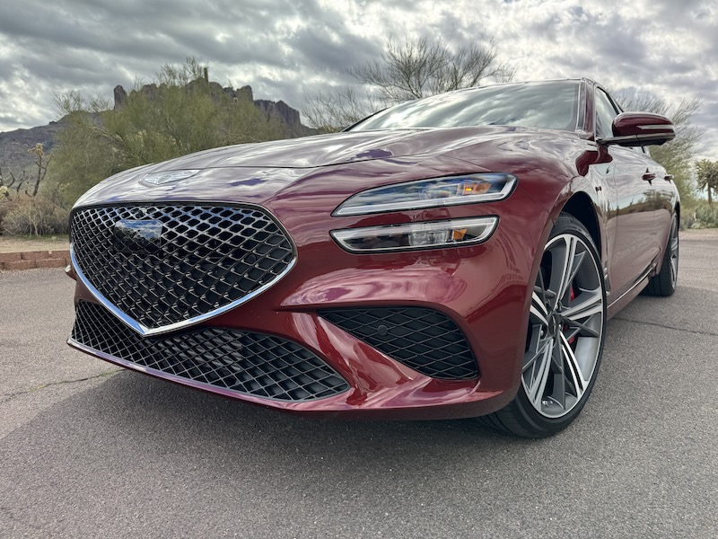 Genesis presentó la generación 2025 de su sedan compacto
