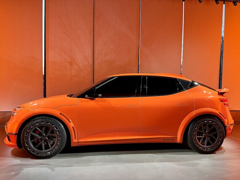 Genesis GV60 Magma