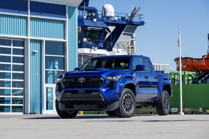 Toyota Tacoma i-Force Max TRD Sport en Blue Crush