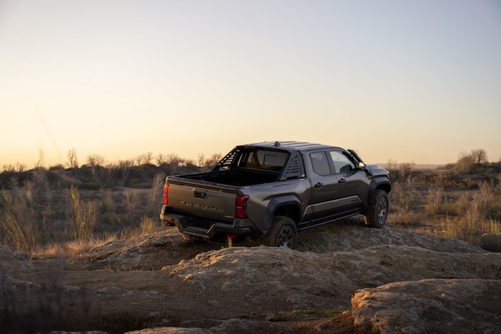 Toyota Tacoma i-Force Max Trailhunter en Bronze Oxide