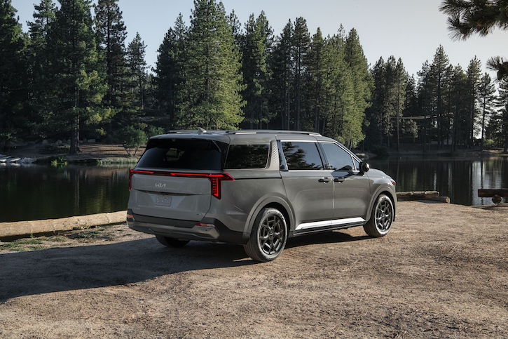Kia Carnival Hybrid 2025
