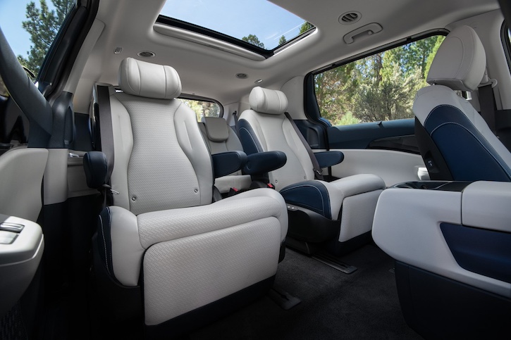 Kia Carnival Hybrid 2025