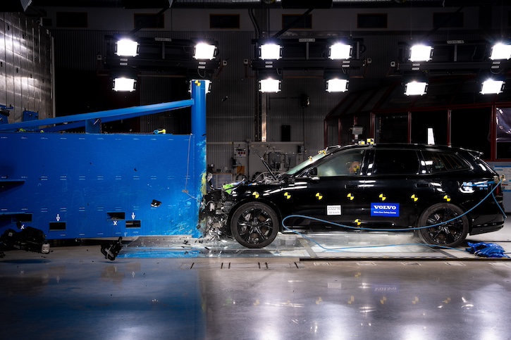 Volvo EX90 Crash Test