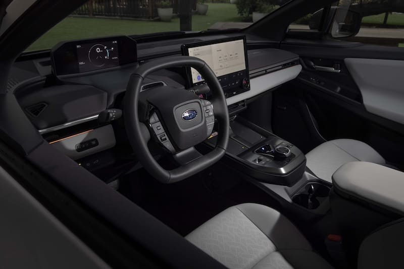 Interior del Subaru Solterra 2026