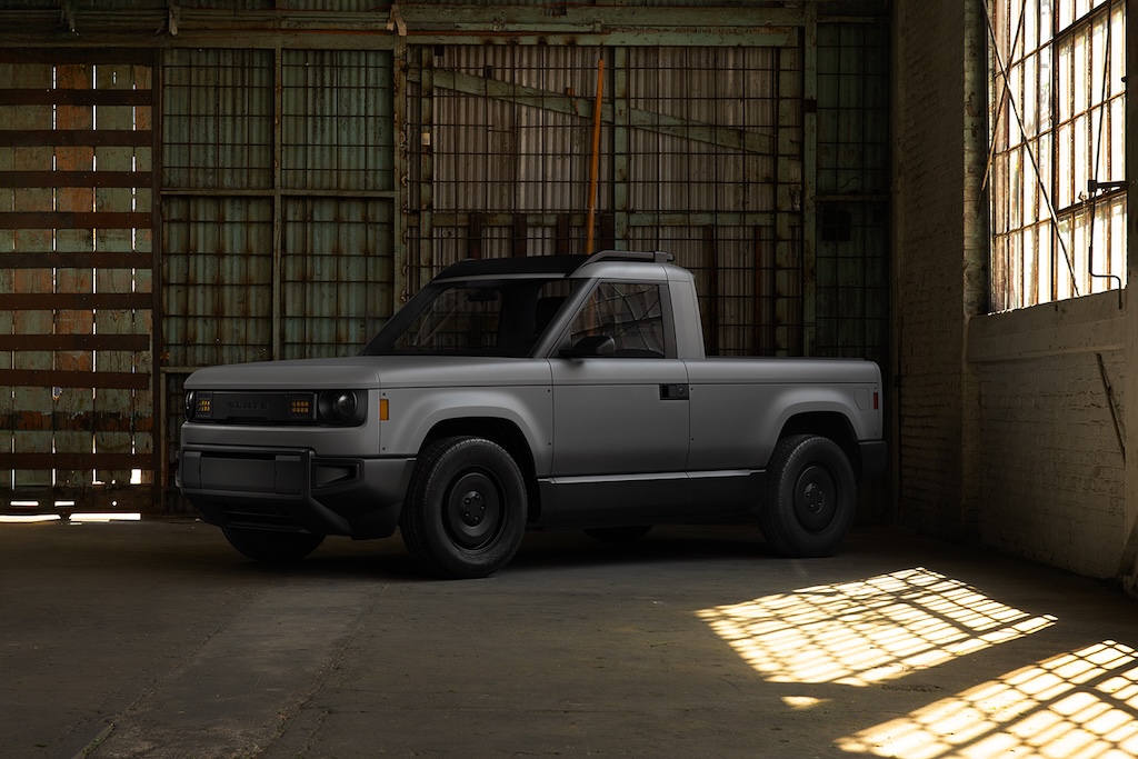 Frontal 3/4 de un Slate Truck en color gris