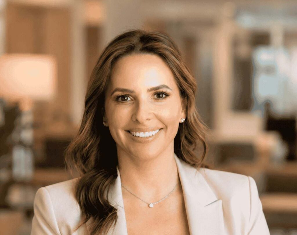 HEADSHOT MICHELLE PRADERE
